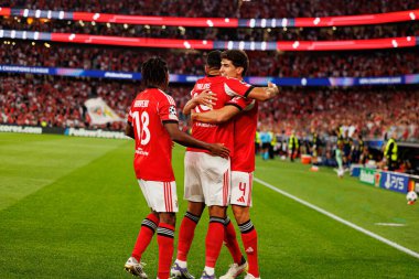 Leandro Barreiro, Vangelis Pavlidis ve Antonio Silva SL Benfica ve Fenerbahçe SK (Maciej Rogowski) arasındaki Şampiyonlar Ligi ön eleme maçında gol üstüne gol atarken görüldü.)