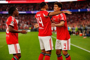 Leandro Barreiro, Vangelis Pavlidis ve Antonio Silva SL Benfica ve Fenerbahçe SK (Maciej Rogowski) arasındaki Şampiyonlar Ligi ön eleme maçında gol üstüne gol atarken görüldü.)