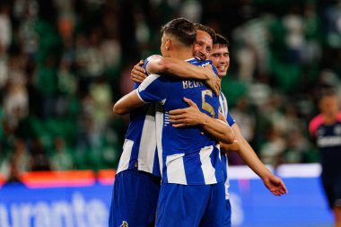 Jan Bednarek ve Luuk De Jong, Liga Portekiz maçında Sporting CP ve FC Porto takımları arasında kutlama yaparken görüldü (Maciej Rogowski / Ball Raw Images)