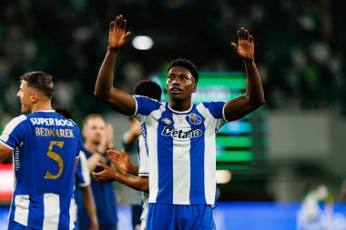 Samu Aghehowa, Liga Portekiz maçında Sporting CP ve FC Porto takımları arasında kutlama yaparken görüldü (Maciej Rogowski / Ball Raw Images)