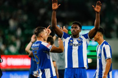 Samu Aghehowa, Liga Portekiz maçında Sporting CP ve FC Porto takımları arasında kutlama yaparken görüldü (Maciej Rogowski / Ball Raw Images)