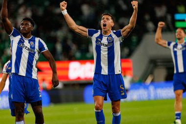 Jan Bednarek, Liga Portekiz maçında Sporting CP ve FC Porto takımları arasında kutlama yaparken görüldü (Maciej Rogowski / Ball Raw Images)