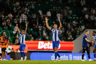 Jan Bednarek, Liga Portekiz maçında Sporting CP ve FC Porto takımları arasında kutlama yaparken görüldü (Maciej Rogowski / Ball Raw Images)