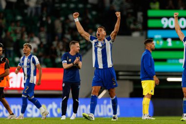 Jan Bednarek, Liga Portekiz maçında Sporting CP ve FC Porto takımları arasında kutlama yaparken görüldü (Maciej Rogowski / Ball Raw Images)