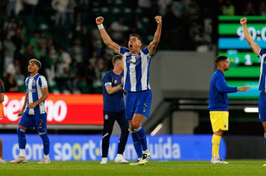 Jan Bednarek, Liga Portekiz maçında Sporting CP ve FC Porto takımları arasında kutlama yaparken görüldü (Maciej Rogowski / Ball Raw Images)