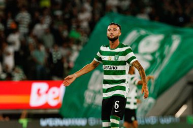 Zeno Debast, Liga Portekiz maçında Sporting CP ve FC Porto takımları arasında kutlama yaparken görüldü (Maciej Rogowski / Ball Raw Images)