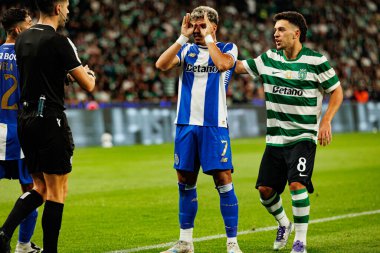 William Gomes gol üstüne gol atarken görüldü ve Pedro Goncalf, Liga Portekiz maçında Sporting CP ve FC Porto takımları arasında onu durdurdu (Maciej Rogowski / Ball Raw Images)