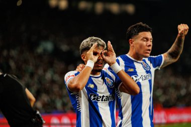 William Gomes ve Nehuen Perez, Liga Portekiz maçında Sporting CP ve FC Porto (Maciej Rogowski / Ball Raw Images) takımları arasında gol üstüne gol atarken görüldü.)