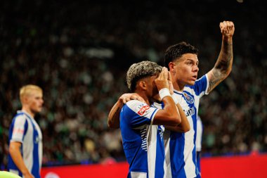 William Gomes ve Nehuen Perez, Liga Portekiz maçında Sporting CP ve FC Porto (Maciej Rogowski / Ball Raw Images) takımları arasında gol üstüne gol atarken görüldü.)