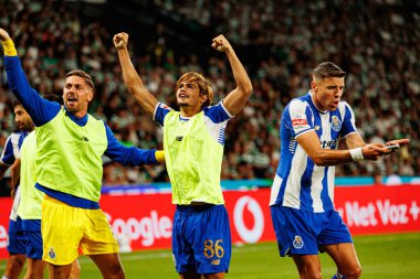 FC Porto oyuncuları, Liga Portekiz maçında Sporting CP ve FC Porto takımları arasında gol üstüne gol atarken görüldü (Maciej Rogowski / Ball Raw Images)