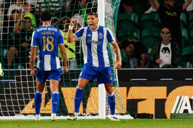 Nehuen Perez ve Jan Bednarek, Liga Portekiz maçı sırasında Sporting CP ve FC Porto takımları arasında görüldü (Maciej Rogowski / Ball Raw Images)