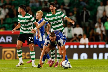 Francisco Trincao ve Luuk de Jong, Liga Portekiz maçı sırasında Sporting CP ve FC Porto takımları arasında görüldü (Maciej Rogowski / Ball Raw Images)