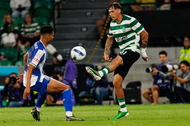Alberto Costa ve Ricardo Mangas Liga Portekiz maçı sırasında Sporting CP ve FC Porto (Maciej Rogowski / Ball Raw Images) takımları arasında görüldü.)
