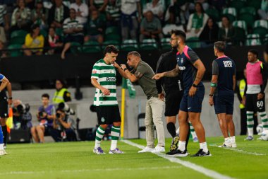 Pedro Goncalves ve Rui Borges, Liga Portekiz maçı sırasında Sporting CP ve FC Porto takımları arasında görüldü (Maciej Rogowski / Ball Raw Images)