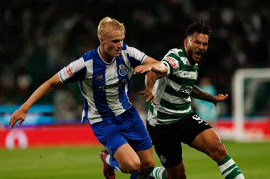 Denis Froholdt ve Luis Suarez, Liga Portekiz maçı sırasında Sporting CP ve FC Porto takımları arasında görüldü (Maciej Rogowski / Ball Raw Images)