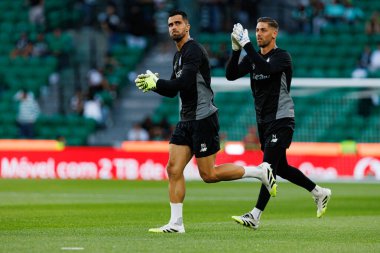 Diogo Costa ve Claudio Ramos, Liga Portekiz maçı sırasında Sporting CP ve FC Porto takımları arasında görüldü (Maciej Rogowski / Ball Raw Images)