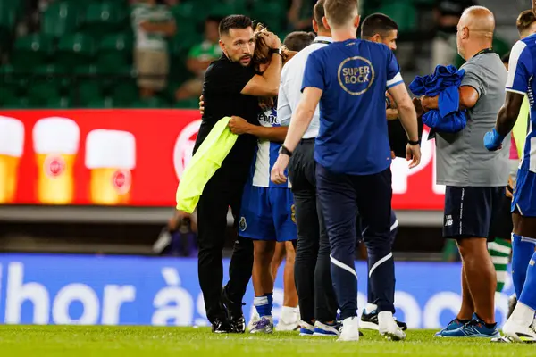 Rodrigo Mora ve Francesco Farioli, Liga Portekiz maçı sırasında Sporting CP ve FC Porto takımları arasında görüldü (Maciej Rogowski / Ball Raw Images)