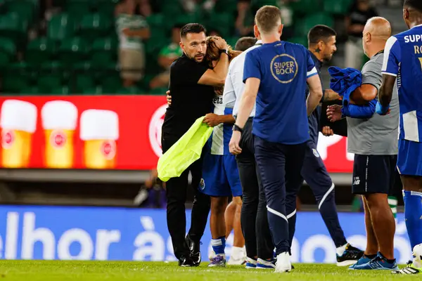 Rodrigo Mora ve Francesco Farioli, Liga Portekiz maçı sırasında Sporting CP ve FC Porto takımları arasında görüldü (Maciej Rogowski / Ball Raw Images)
