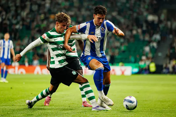 Giorgos Vagannidis ve Deniz Gül, Liga Portekiz maçı sırasında Sporting CP ve FC Porto takımları arasında görüldü (Maciej Rogowski / Ball Raw Images)