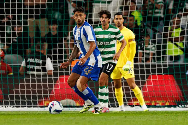 Alan Varela, Liga Portekiz maçı sırasında Sporting CP ve FC Porto takımları arasında görüldü (Maciej Rogowski / Ball Raw Images)