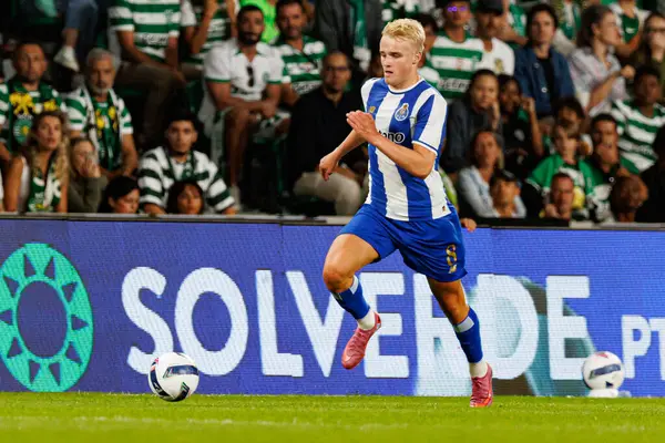 Victor Froholdt Liga Portekiz maçı sırasında Sporting CP ve FC Porto takımları arasında görüldü (Maciej Rogowski / Ball Raw Images)