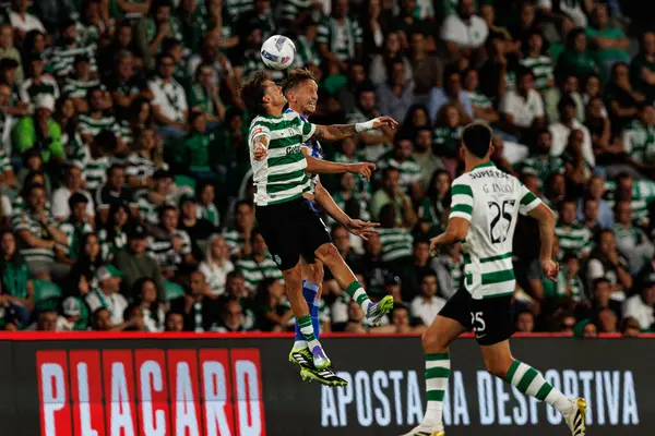 Ricardo Mangas ve Luuk De Jong, Liga Portekiz maçı sırasında Sporting CP ve FC Porto (Maciej Rogowski / Ball Raw Images) takımları arasında görüldü.)