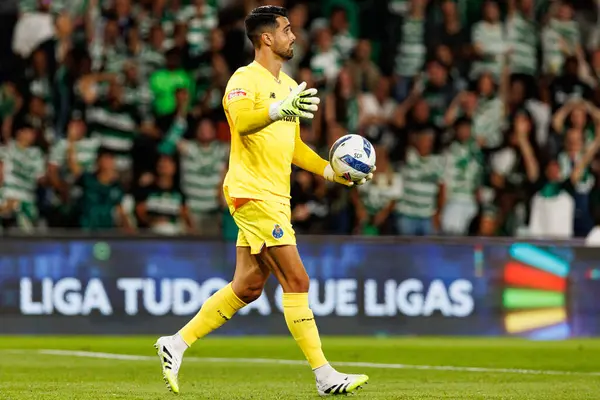 Diogo Costa, Liga Portekiz maçı sırasında Sporting CP ve FC Porto takımları arasında görüldü (Maciej Rogowski / Ball Raw Images)
