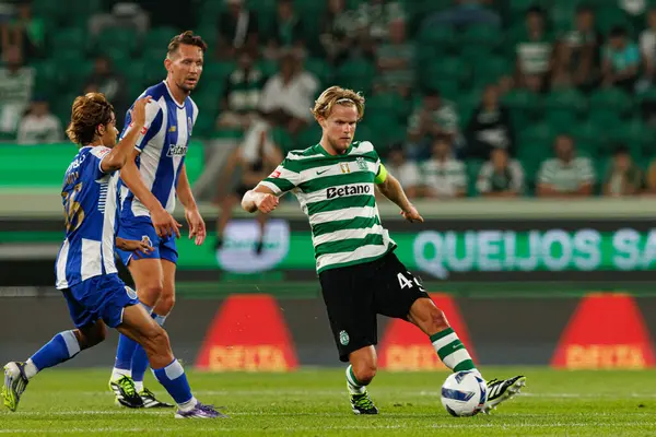 Morten Hjulmand, Liga Portekiz maçında Sporting CP ve FC Porto takımları arasında görüldü (Maciej Rogowski / Ball Raw Images)