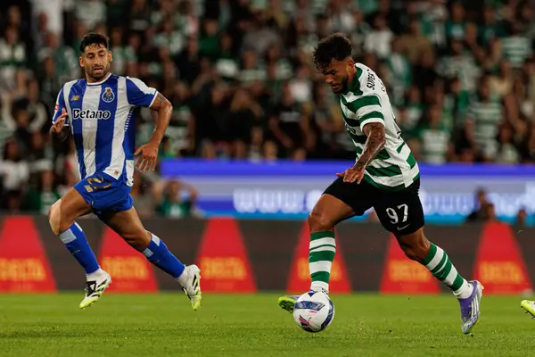 Luis Suarez, Liga Portekiz maçı sırasında Sporting CP ve FC Porto takımları arasında görüldü (Maciej Rogowski / Ball Raw Images)