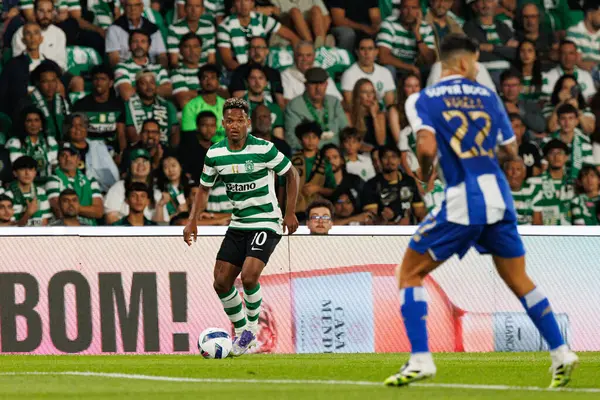 Sporting CP ve FC Porto (Maciej Rogowski / Ball Raw Images) takımları arasında Liga Portekiz maçında görülen Geny Catamo)