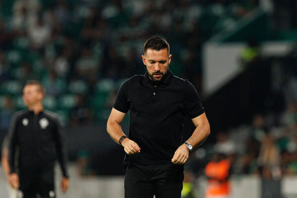 Франческо Фариоли видел во время матча Лиги Португалии между командами "Спортинг" и "Порту" (Maciej Rogowski / Ball Raw Images))