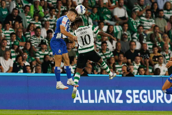 Francisco Moura ve Geny Catamo, Liga Portekiz maçı sırasında Sporting CP ve FC Porto takımları arasında görüldü (Maciej Rogowski / Ball Raw Images)