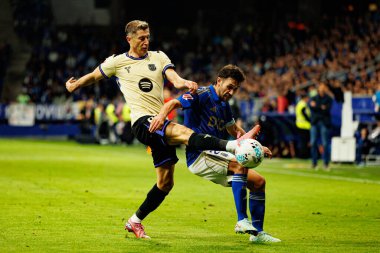 Robert Lewandowski and Lucas Ahijado seen during LaLiga EA SPORTS game between teams of Real Oviedo  and FC Barcelona at Carlos Tartiere Stadium (Maciej Rogowski/Ball Raw Images)