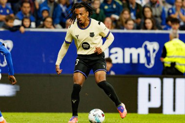 Jules Kounde seen during LaLiga EA SPORTS game between teams of Real Oviedo  and FC Barcelona at Carlos Tartiere Stadium (Maciej Rogowski/Ball Raw Images)