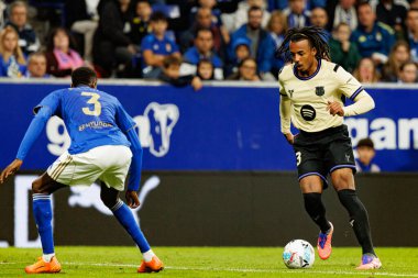 Jules Kounde seen during LaLiga EA SPORTS game between teams of Real Oviedo  and FC Barcelona at Carlos Tartiere Stadium (Maciej Rogowski/Ball Raw Images)
