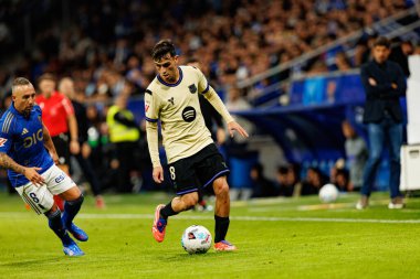 Santiago Santi Cazorla  and Pedri seen during LaLiga EA SPORTS game between teams of Real Oviedo  and FC Barcelona at Carlos Tartiere Stadium (Maciej Rogowski/Ball Raw Images)