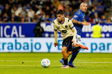 Pedri and Santiago Santi Cazorla seen during LaLiga EA SPORTS game between teams of Real Oviedo  and FC Barcelona at Carlos Tartiere Stadium (Maciej Rogowski/Ball Raw Images)