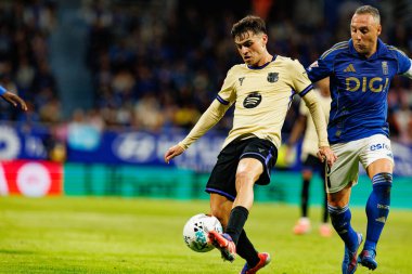 Pedri seen during LaLiga EA SPORTS game between teams of Real Oviedo  and FC Barcelona at Carlos Tartiere Stadium (Maciej Rogowski/Ball Raw Images)
