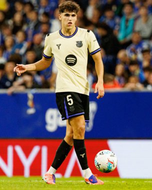 Pau Cubarsi seen during LaLiga EA SPORTS game between teams of Real Oviedo  and FC Barcelona at Carlos Tartiere Stadium (Maciej Rogowski/Ball Raw Images)