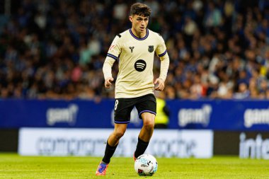 Pedri seen during LaLiga EA SPORTS game between teams of Real Oviedo  and FC Barcelona at Carlos Tartiere Stadium (Maciej Rogowski/Ball Raw Images)