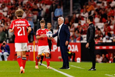 Samuel Dahl and Jose Mourinho seen during Liga Portugal game between SL Benfica and Gil Vicente FC (Ball Raw Images/ Maciej Rogowski)