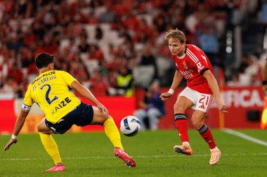 Ze Carlos and Andreas Schjelderup seen during Liga Portugal game between SL Benfica and Gil Vicente FC (Ball Raw Images/ Maciej Rogowski)