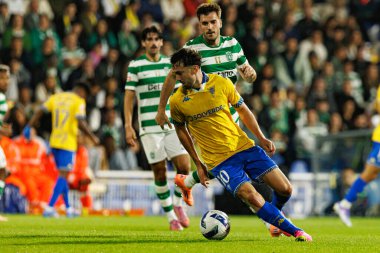 Jordan Holsgrove and Fotis Ioannidis seen during Liga Portugal game between teams of GD Estoril Praia and Sporting CP at Estadio Antonio Coimbra da Mota (Maciej Rogowski/Ball Raw Images)