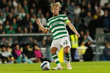 Morten Hjulmand seen during Liga Portugal game between teams of GD Estoril Praia and Sporting CP at Estadio Antonio Coimbra da Mota (Maciej Rogowski/Ball Raw Images)