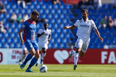 Sergi Gomez and Nelson Oliveira  seen during Liga Portugal game between teams of FC Alverca and  Vitoria SC (Maciej Rogowski/Ball Raw Images)