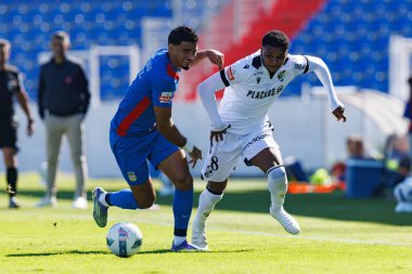 Nabil Touaizi and Noah Saviolo  seen during Liga Portugal game between teams of FC Alverca and  Vitoria SC (Maciej Rogowski/Ball Raw Images)