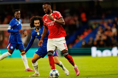 Marc Cucurella and Dodi Lukebakio seen during Champions League league phase game between Chelsea FC and  SL Benfica (Maciej Rogowski/ Ball Raw Images)