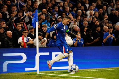 Enzo Fernandez seen during Champions League league phase game between Chelsea FC and  SL Benfica (Maciej Rogowski/ Ball Raw Images)