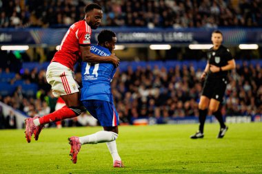 Dodi Lukebakio and Jamie Gittens seen during Champions League league phase game between Chelsea FC and  SL Benfica (Maciej Rogowski/ Ball Raw Images)