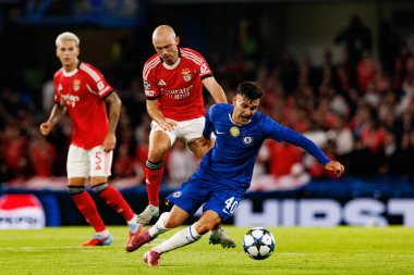 Fredrik Aursnes and Facundo Buonanotte seen during Champions League league phase game between Chelsea FC and  SL Benfica (Maciej Rogowski/ Ball Raw Images)
